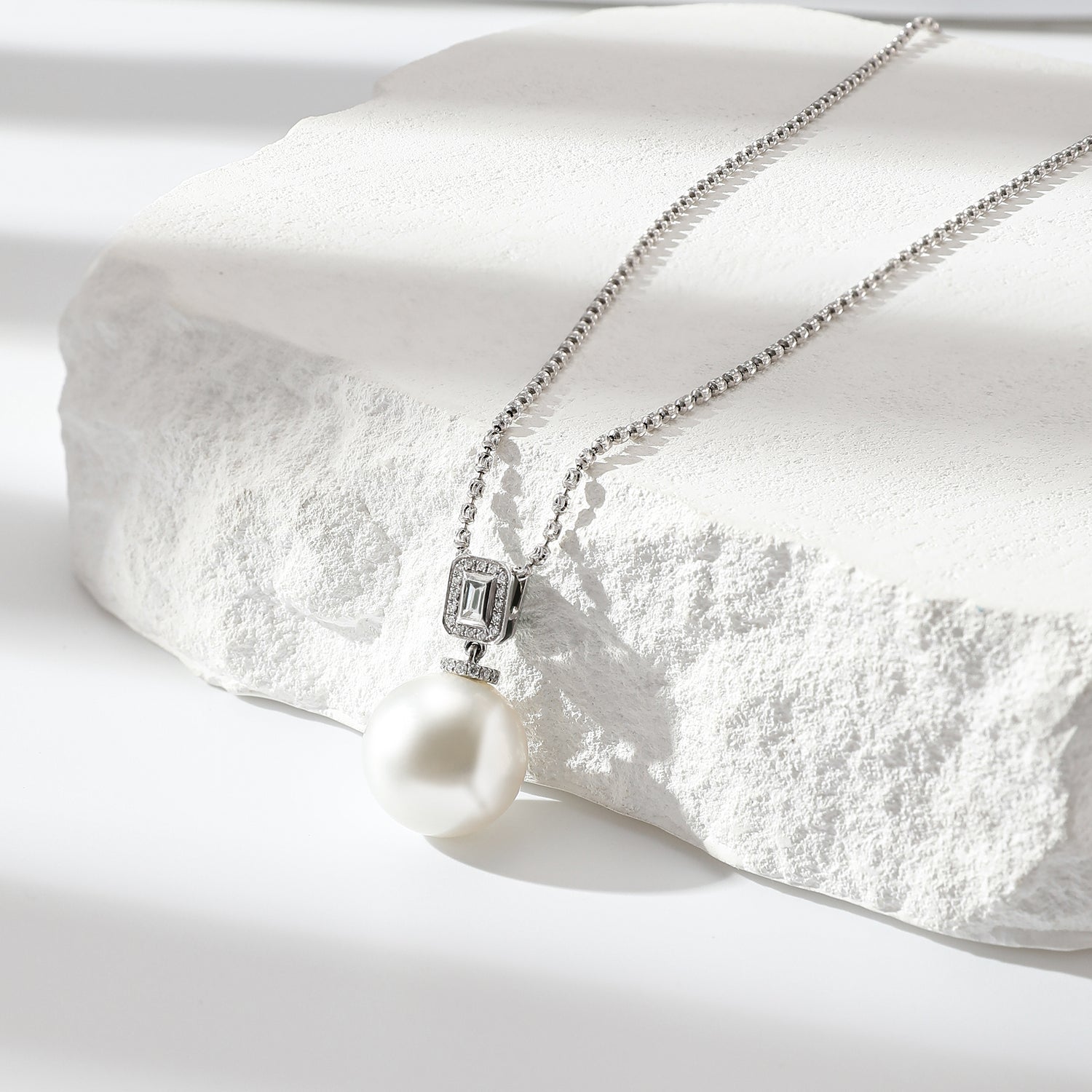 14.5-15.0 mm Australian White South Sea Pearl Pendant & Diamond